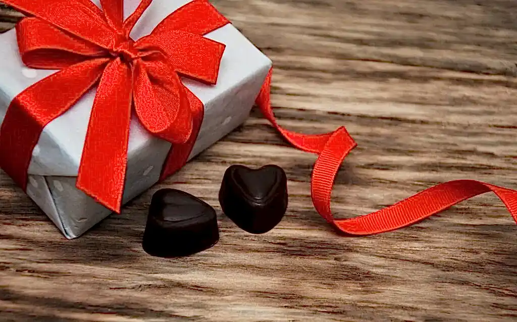 What should be considered when choosing a souvenir chocolate?